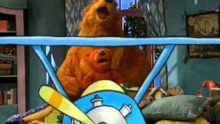 Nalle Har Ett Stort Blått Hus