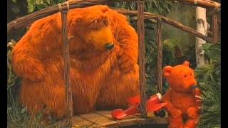 Nalle Har Ett Stort Blått Hus