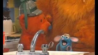 Nalle Har Ett Stort Blått Hus
